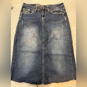 Hydraulic Women's Straight Leg Denim skirt in Dark Blue Wash